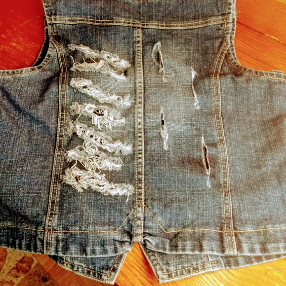 Denim Ripped Vest - Picture 2 of 2